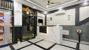 Check-in/check-out kiosk