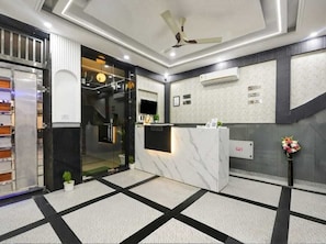 Check-in/check-out kiosk - Hotel Dream World (New Delhi)