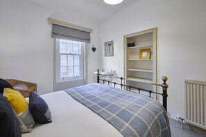 4 bedrooms, individually decorated, individually furnished, free WiFi