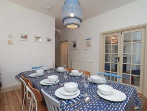 Cottage | Dining