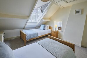4 Schlafzimmer, individuell dekoriert, individuell eingerichtet