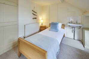 4 عدّة غرف نوم وبديكورات فريدة لكل غرفة وطراز فريد لكل وحدة