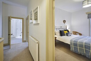 4 bedrooms, individually decorated, individually furnished, free WiFi