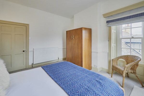 4 bedrooms, individually decorated, individually furnished, free WiFi