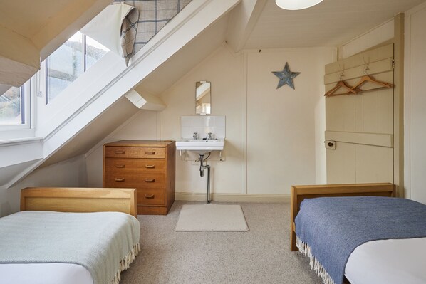 4 bedrooms, individually decorated, individually furnished, free WiFi