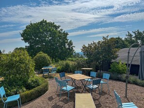 Outdoor dining - Fantastic villa | Families, friends & events | Stylish | With garden & terrace (Geisenheim)