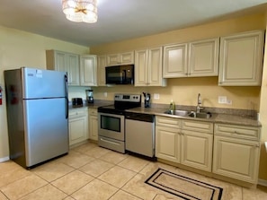 Coffee/tea maker, fridge, microwave, oven - Sandpebble Beach Club #304 (Surfside Beach)