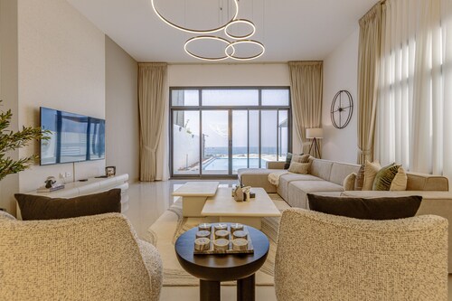 Sea Views & Private Pool, Near Beaches & Attractions – Sharm Al Dana