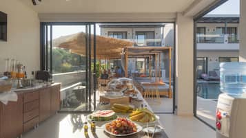 Free daily buffet breakfast