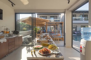 Free daily buffet breakfast