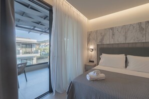 Comfort Room, 1 Queen Bed with Sofa bed, Balcony, Pool View | Free WiFi, bed sheets
