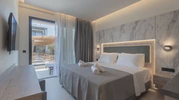 Comfort Apartment, 2 Bedrooms, Patio, Pool View