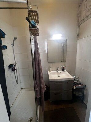 Towels, toilet paper