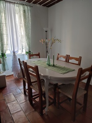 Dining - Apartment in La Garde-Freinet, a little Provencal jewel near St Tropez (La Garde-Freinet)