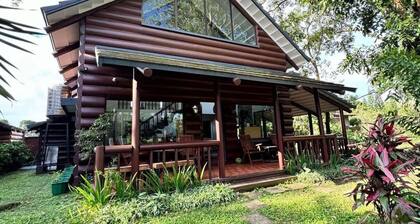 Luntin Log Cabin in Tagaytay