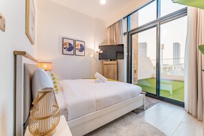 1 bedroom, in-room safe, iron/ironing board, free WiFi - Balcony Overlooking Community with Burj Khalifa Glimpse,Few Minutes to Downtown (Dubai)