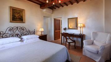 6 slaapkamers, een strijkplank/strijkijzer, gratis wifi, beddengoed