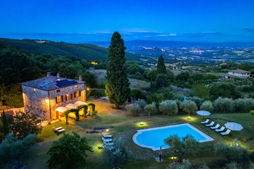 Charming historic villa surrounded by 5 hectares of private property