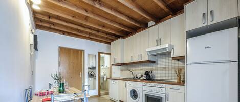 Microwave, dishwasher