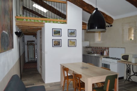 Restauration. Petite maison d'artiste