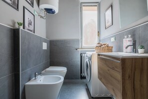 Bathroom - Pala Olimpico Apartment by Wonderful Italy (Turin)