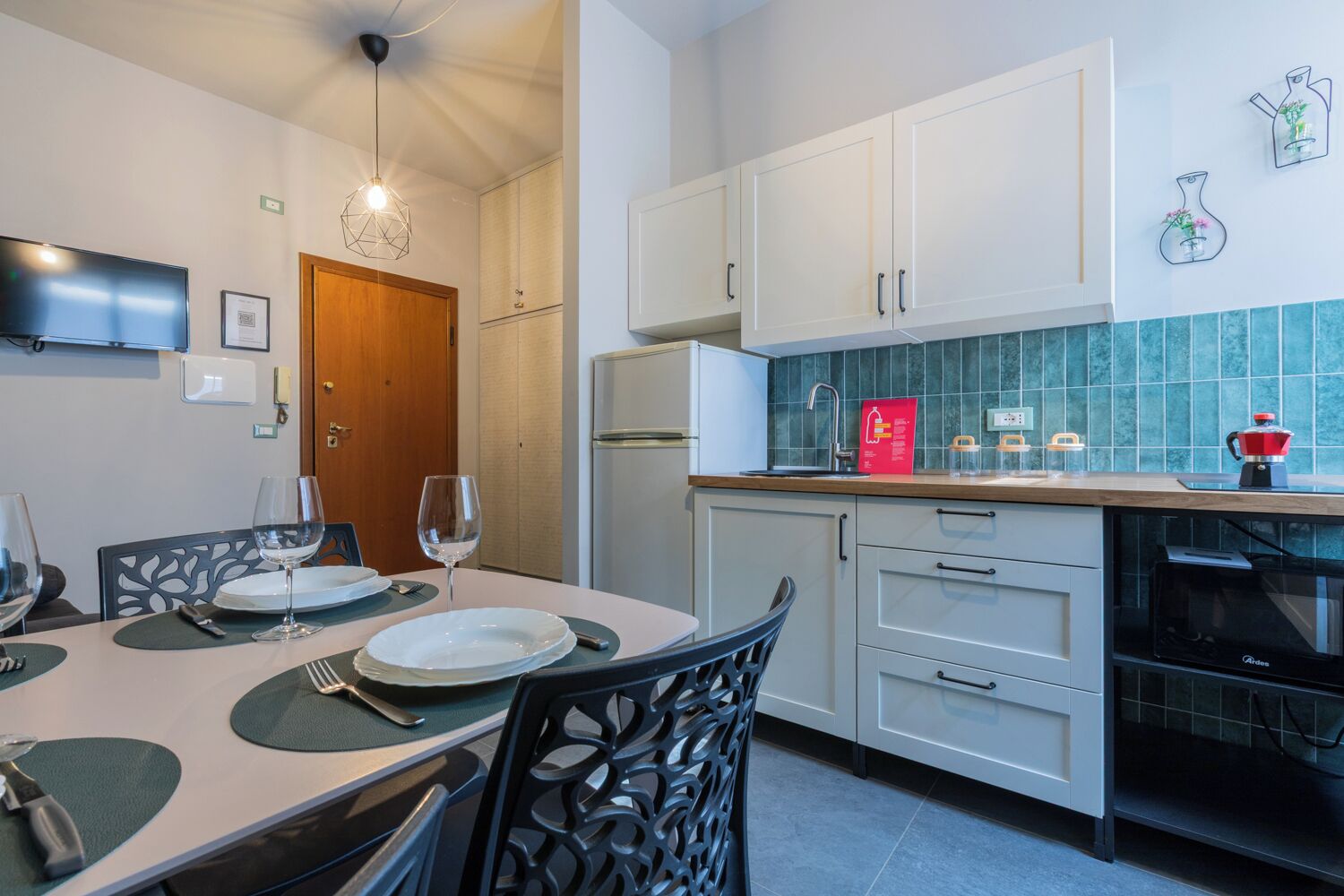 Apartment, 1 Bedroom | Private kitchen | Full-sized fridge, microwave, stovetop, espresso maker