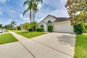 Interior - 4 Mi to Disney: Home w/ Pool Table, Outdoor Oasis! (Kissimmee)