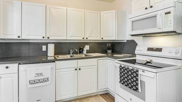 ์ํํธ (1 Bedroom) | ๋ด๋ถ