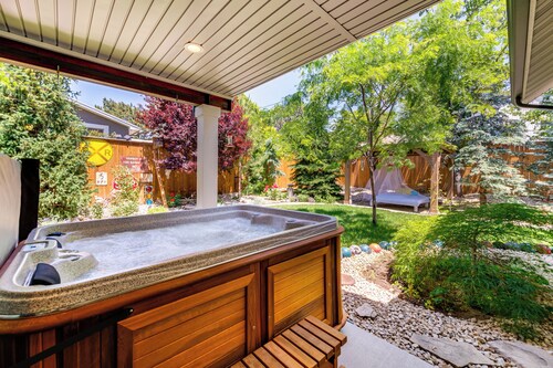 11 Mi to Snowbird Resort: Mtn-view Apt w/ Hot Tub