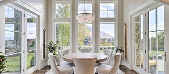 Luxe Sandy Home w/ Hot Tub: 9 Mi to Skiing!