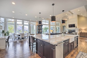 House (4 Bedrooms) | Interior