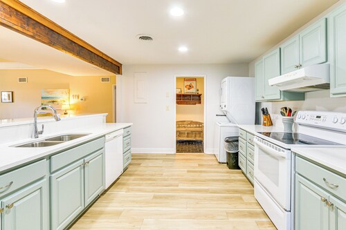 Pool Access + Pet Friendly: Condo in Hilton Head