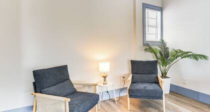 < 1/2 Mi to The Strand: Historic Galveston Apt!
