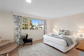 2 bedrooms, desk, iron/ironing board, WiFi