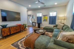 Smart-TV og stereoanlegg