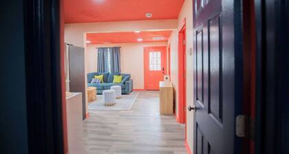 Stylish 3BR Getaway • Near Downtown & Restaurants