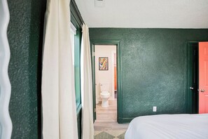 3 bedrooms, desk, free WiFi, bed sheets