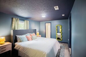 3 habitaciones, escritorio, wifi gratis y ropa de cama