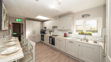 Full-sized fridge, microwave, oven, dishwasher