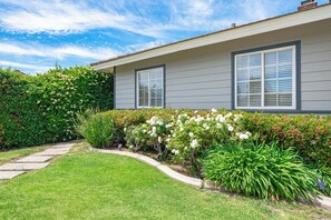 3 bedrooms, Internet - Modern Serenity Near LA Tranquil 3BR Stay (La Puente)