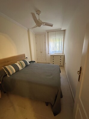 2 bedrooms, iron/ironing board, WiFi, bed sheets - 🌴 Vacation Rental in Elviria, Marbella - Only 300m from the Beach 🌴 (Marbella)
