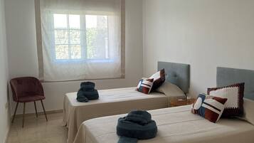 2 bedrooms, iron/ironing board, WiFi, bed sheets