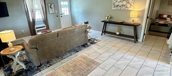 Cozy 1-Bedroom Cottage in Ozark