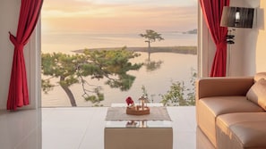 Basic Room, 1 Bedroom (Tuba (Ocean View, Jacuzzi, BBQ)) | 1 bedroom, free WiFi - Daebudo Aladdin Pension (Ansan)