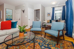 Unclassified image, 3 of 31, button