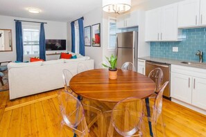 Unclassified image, 5 of 31, button