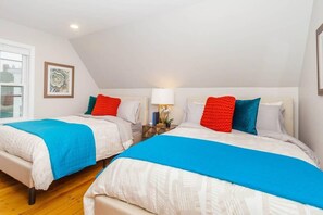 Unclassified image, 4 of 31, button