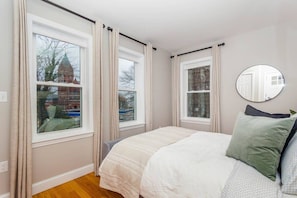 4 bedrooms, desk, iron/ironing board, WiFi