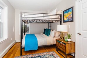 3 chambres, fer et planche à repasser, lit de bébé portatif, Wi-Fi