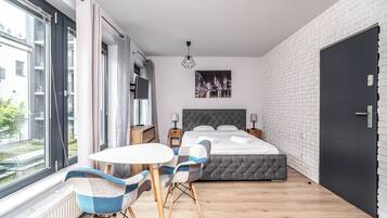 Deluxe Apartment, Courtyard View | Iron/ironing board, free WiFi